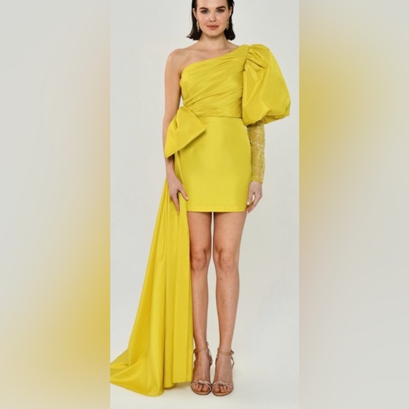 MNM Couture Dresses & Skirts - Yellow dress